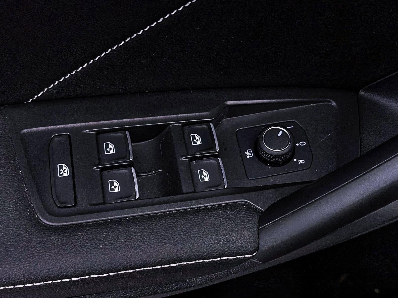 Used 2022 Volkswagen Tiguan SE image 15