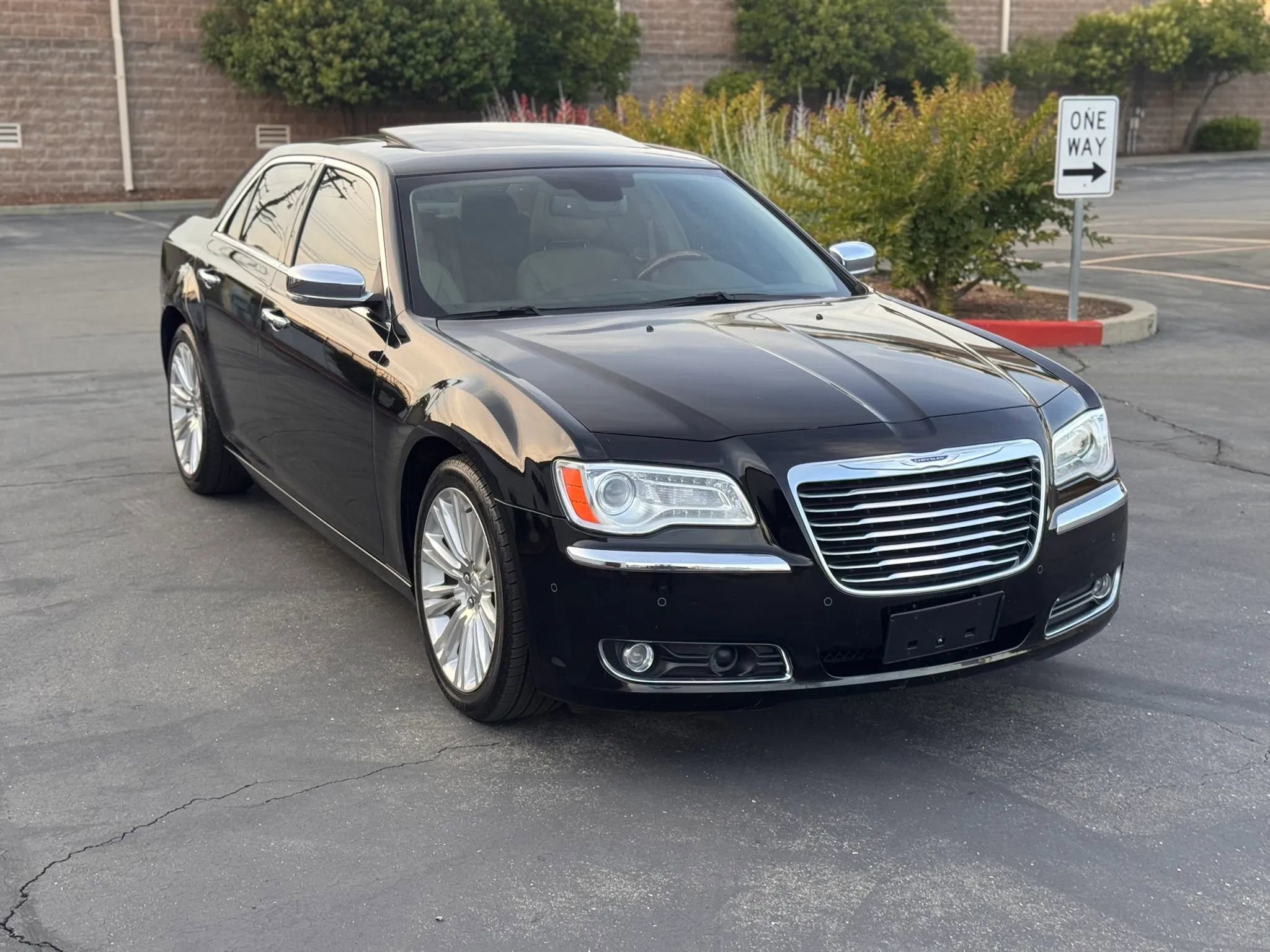 Used 2011 Chrysler 300 C w/ Sound Group RWD image 8