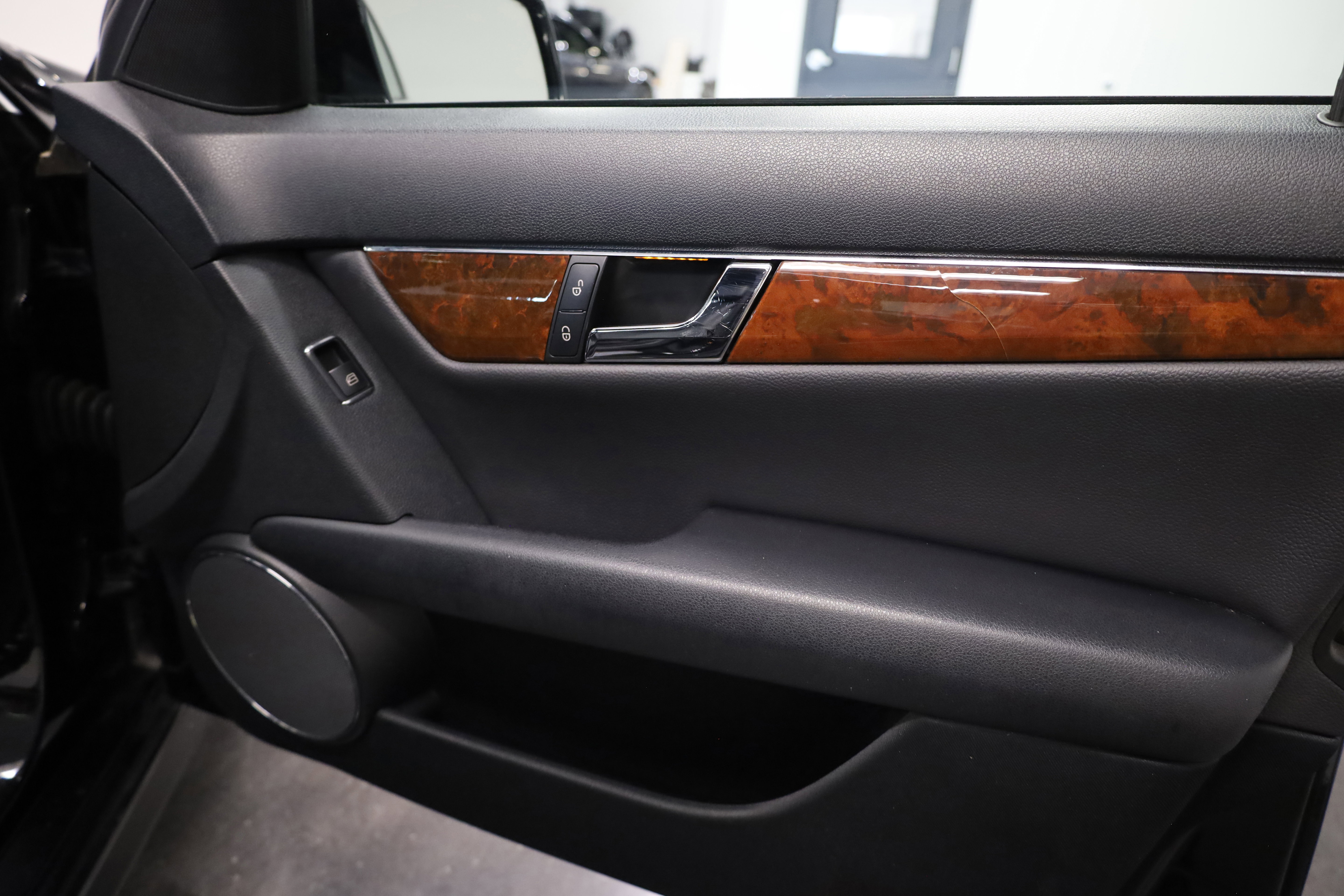 Used 2011 Mercedes-Benz C 300 4MATIC Sedan image 34