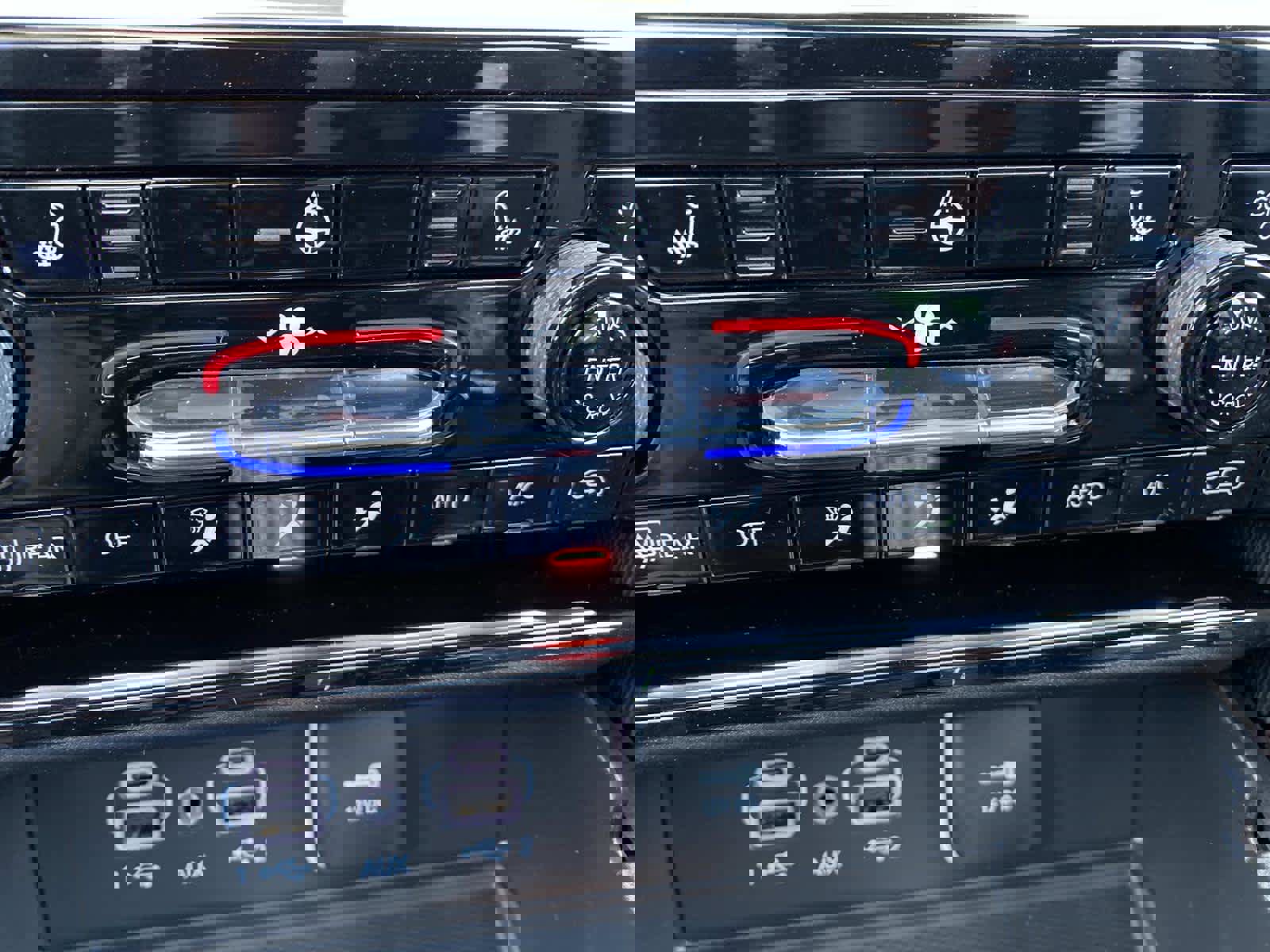 New 2025 Jeep Grand Cherokee Laredo image 13