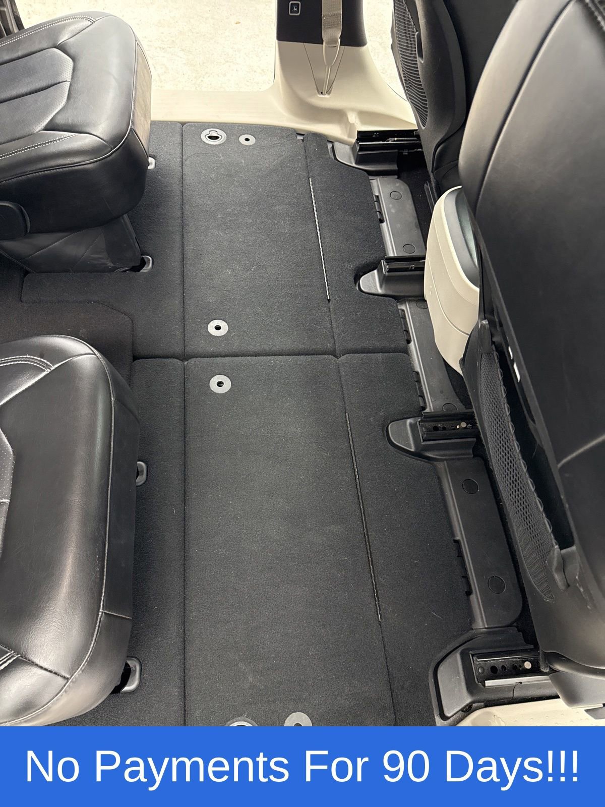 Used 2023 Chrysler Pacifica Touring-L FWD image 30