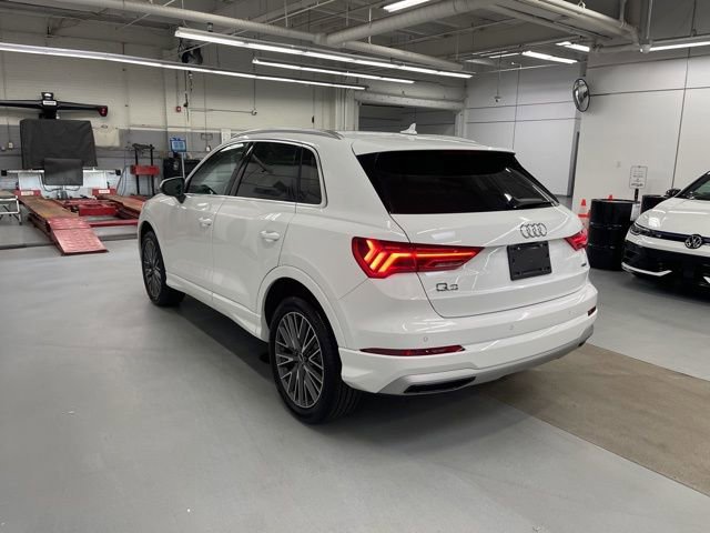 Used 2022 Audi Q3 2.0T Premium w/ Convenience Package image 2