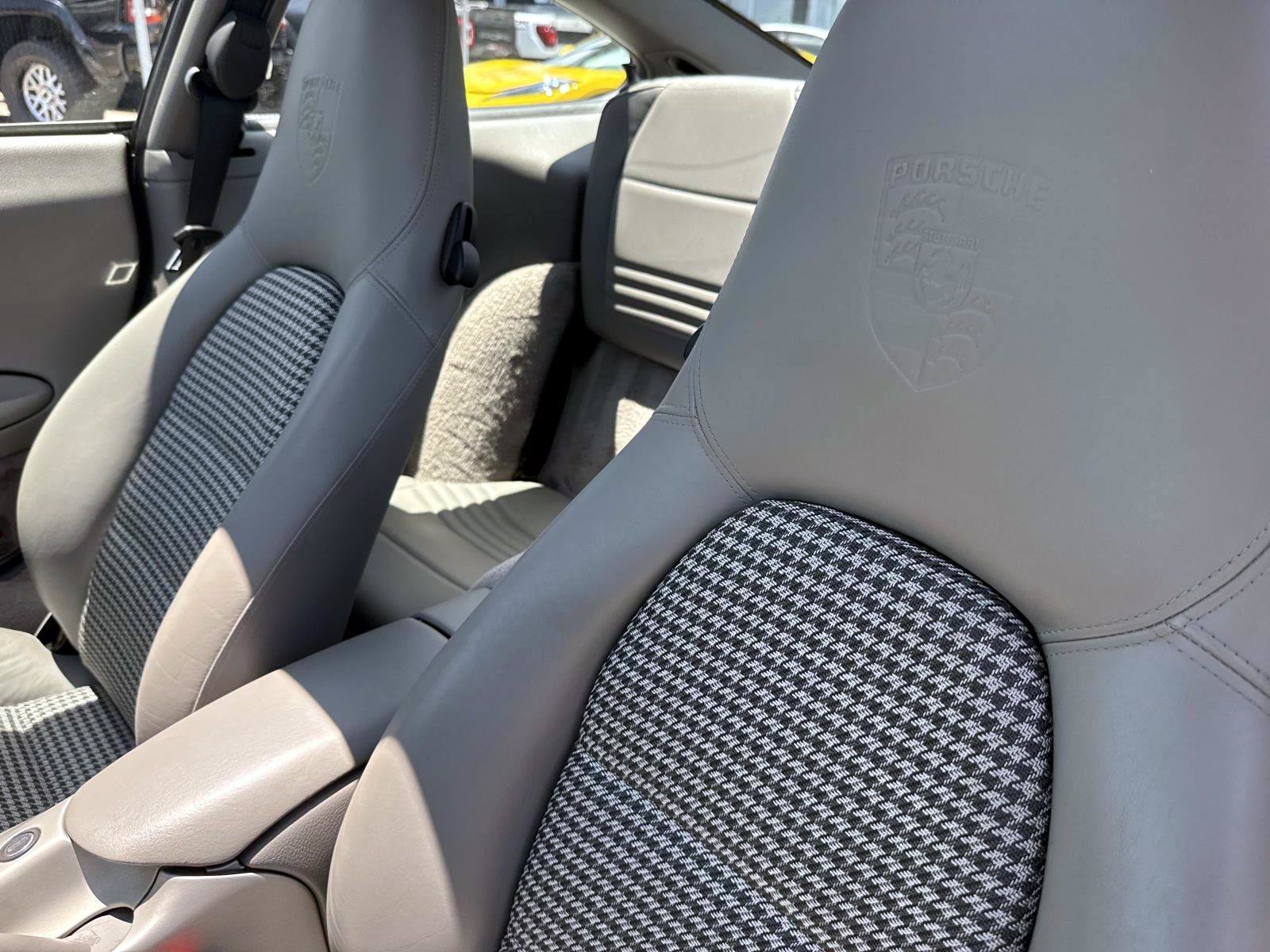 Used 2004 Porsche 911 Carrera RWD image 16