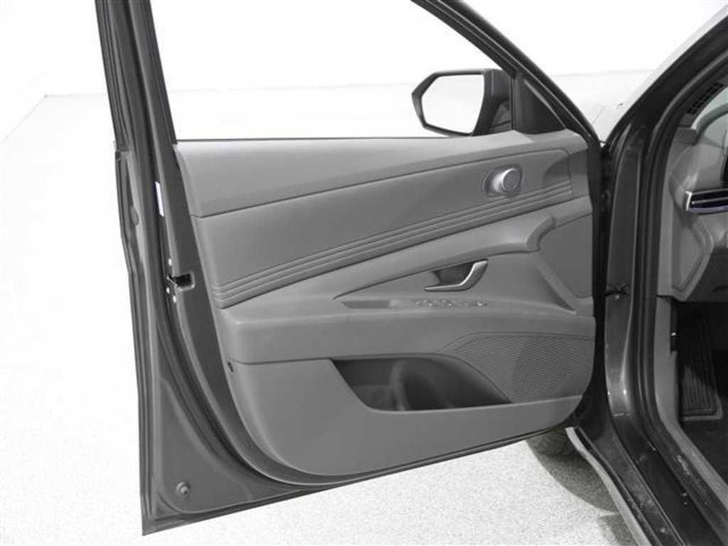 Used 2024 Hyundai Elantra SEL w/ Convenience Package image 2