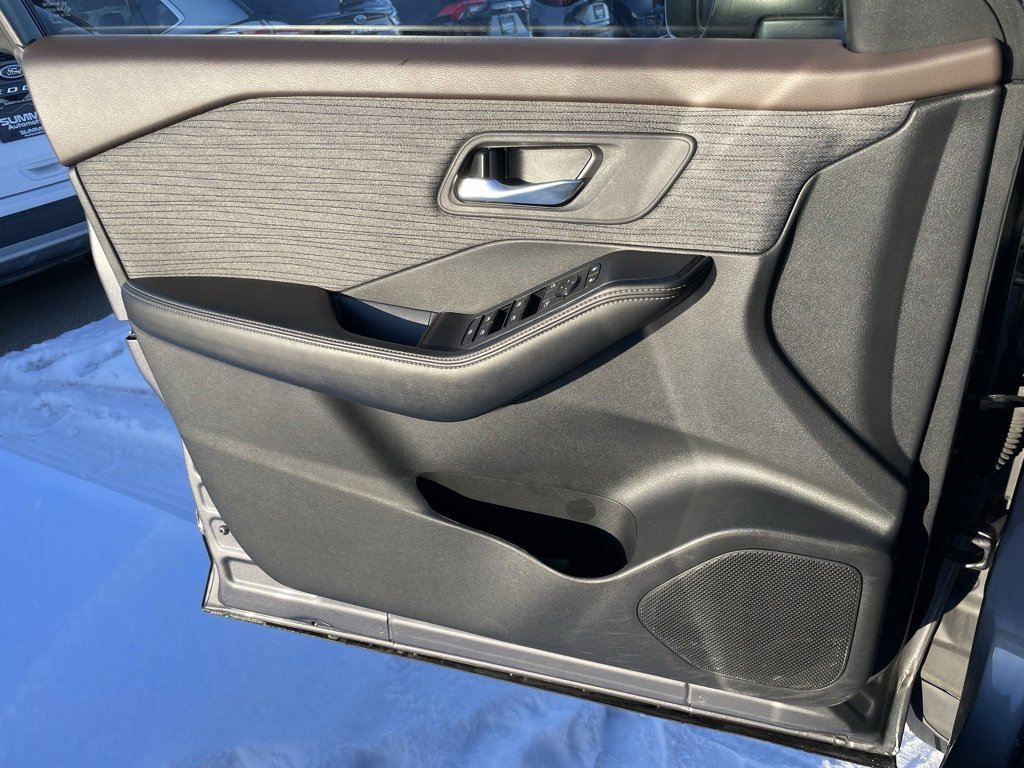 Used 2023 Nissan Rogue SV image 51