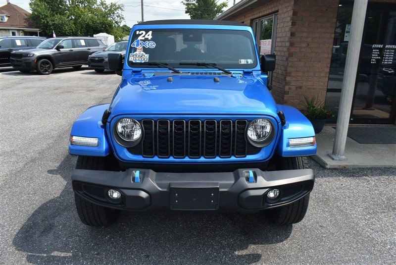 Used 2024 Jeep Wrangler Unlimited w/ Convenience Group AWD/4WD image 8