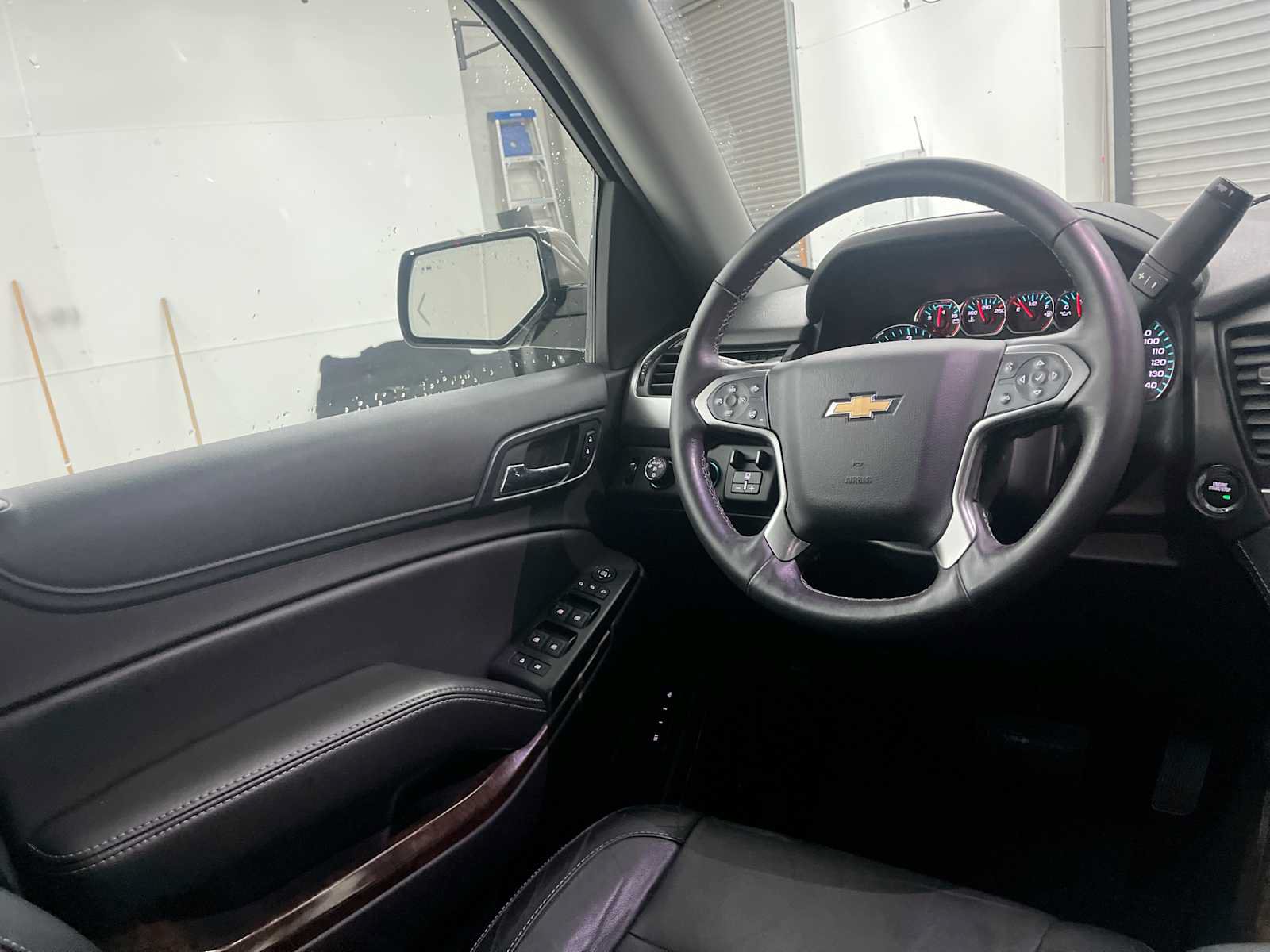 Used 2018 Chevrolet Suburban LT w/ LT Signature Package AWD/4WD image 15