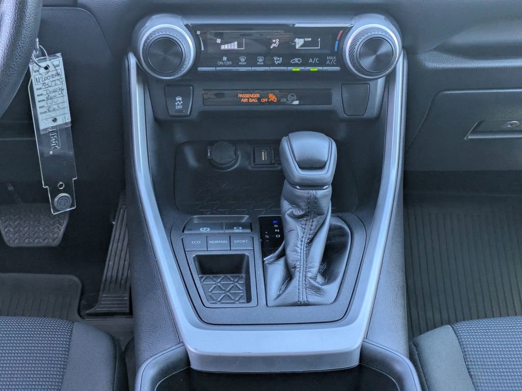 Used 2022 Toyota RAV4 LE image 19