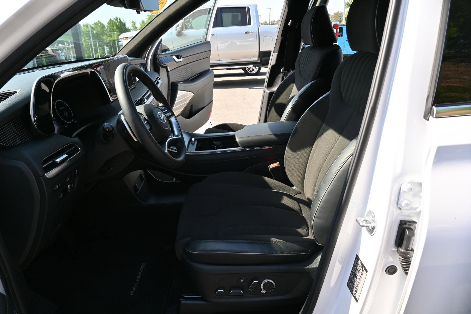 Used 2025 Hyundai Palisade Calligraphy AWD/4WD image 17