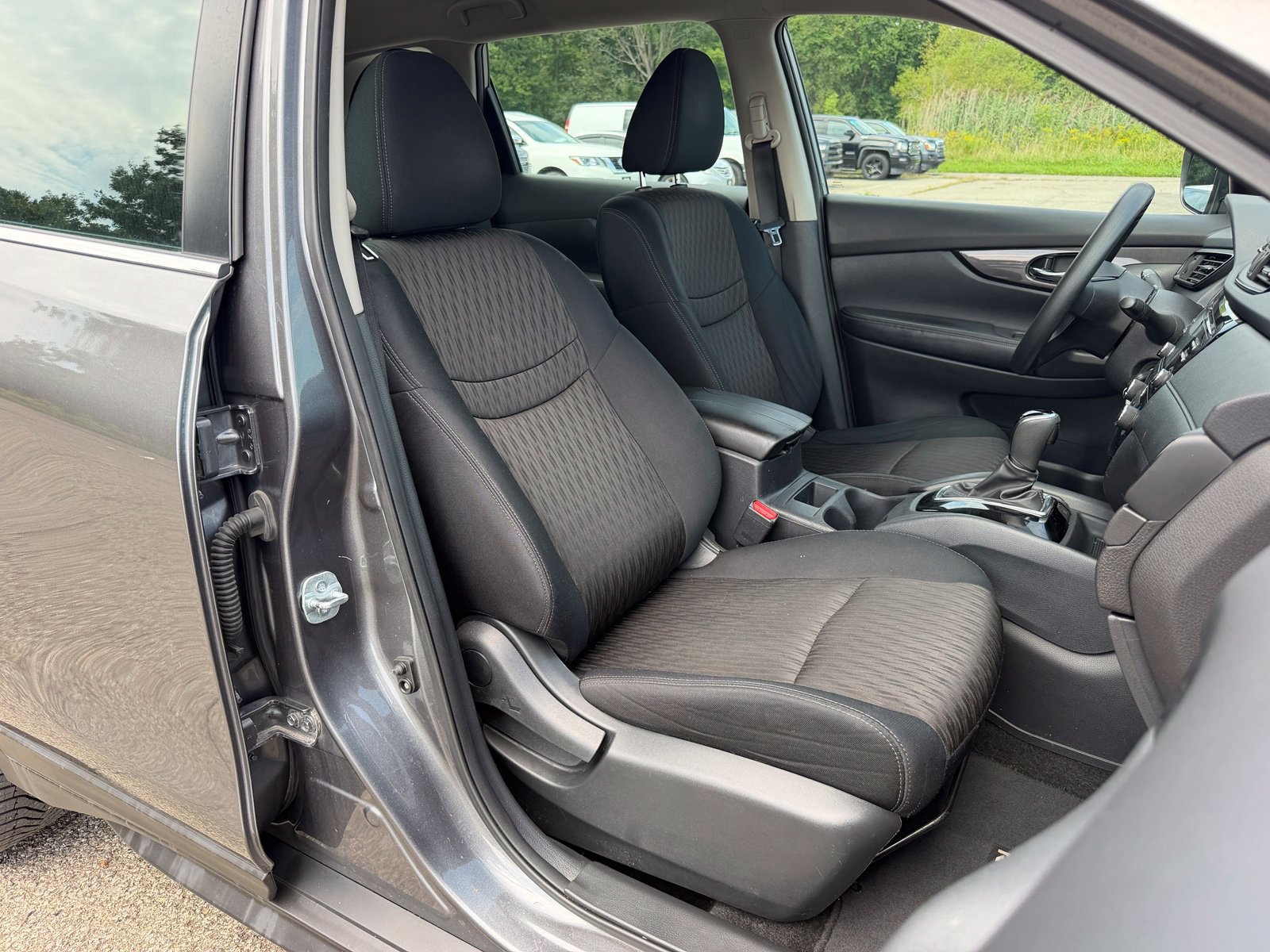 Used 2017 Nissan Rogue S AWD/4WD image 3