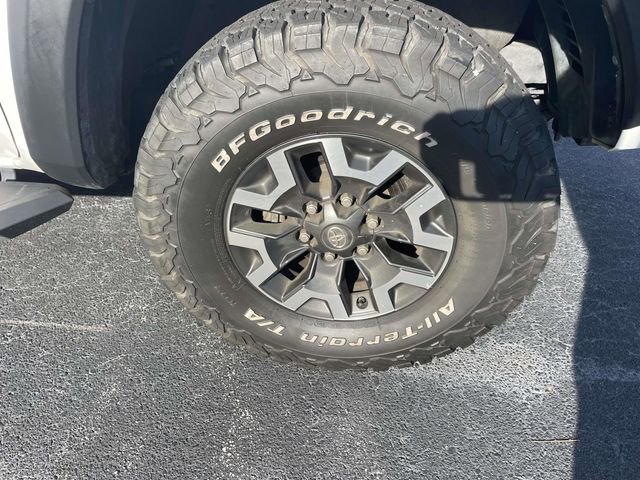 Used 2016 Toyota Tacoma TRD Off-Road w/ Premium & Technology Package RWD image 14