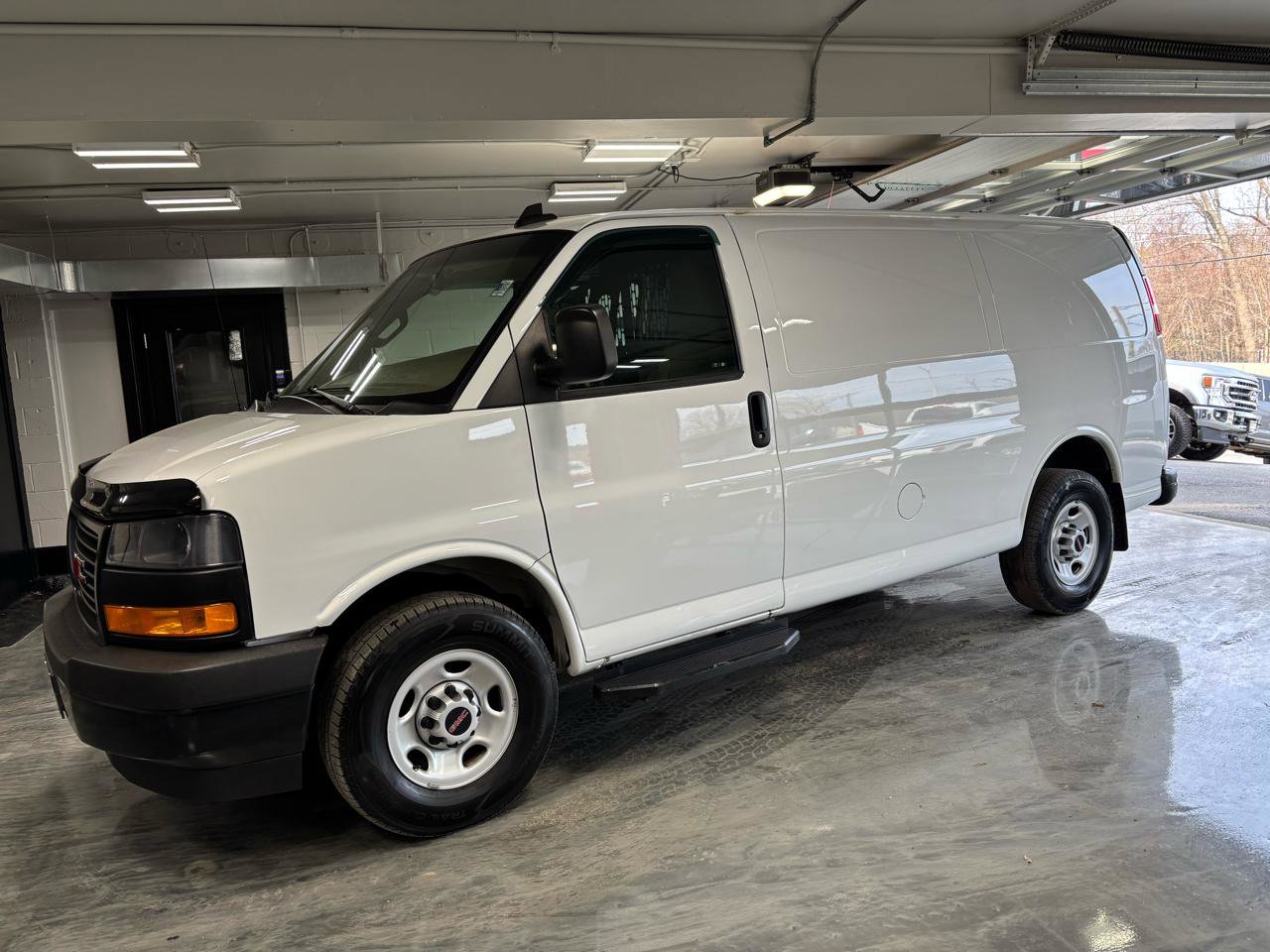 Used 2020 GMC Savana 2500 w/ Driver Convenience Package RWD image 4