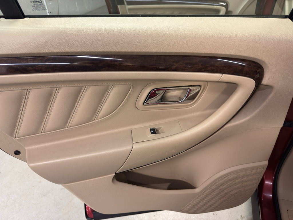 Used 2018 Ford Taurus Limited AWD/4WD image 29