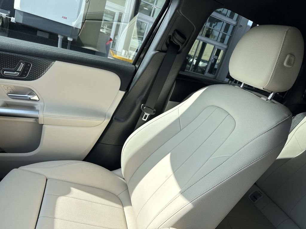 Used 2025 Mercedes-Benz GLA 250 image 16