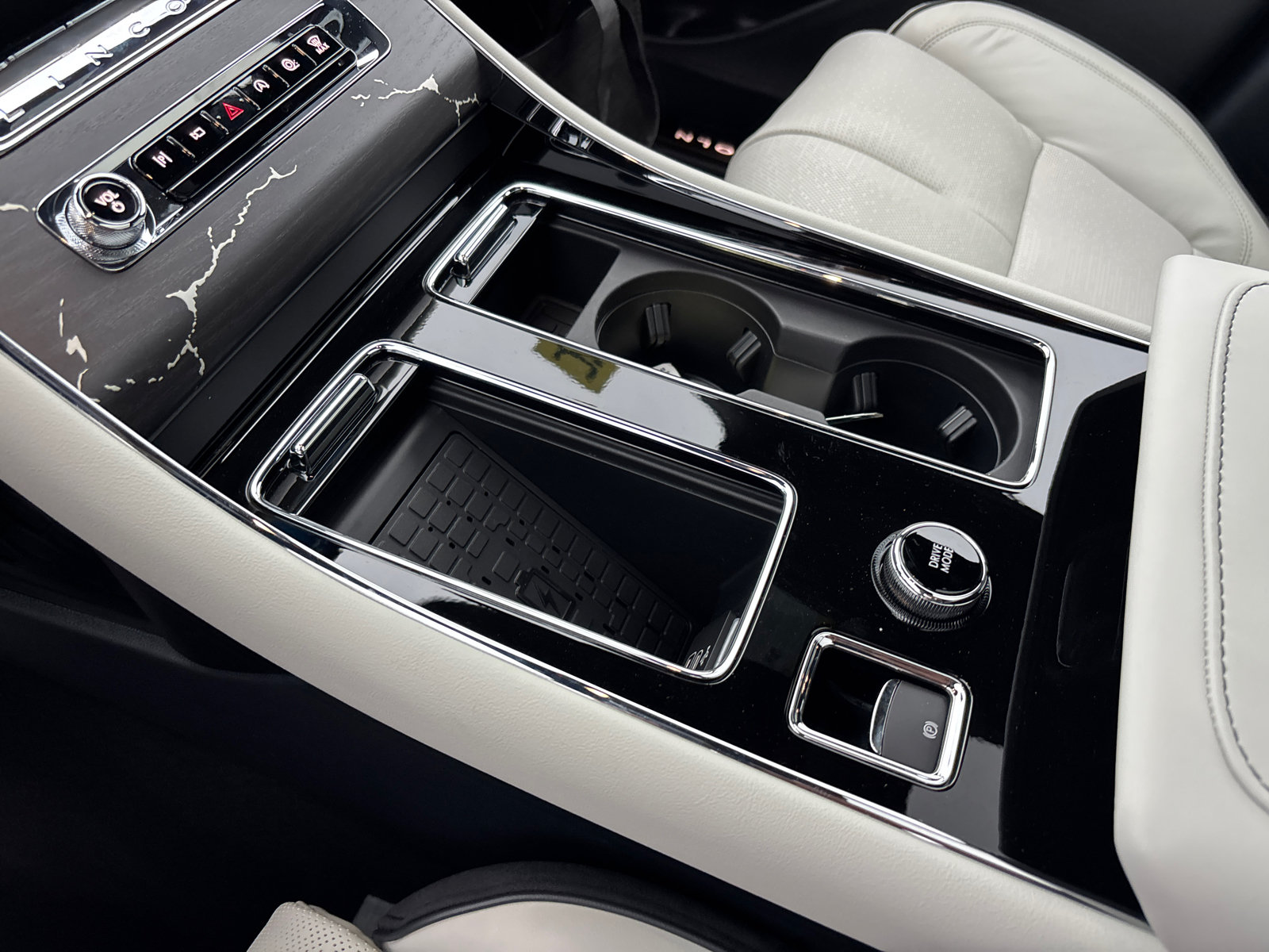 New 2026 Lincoln Aviator Black Label w/ Dynamic Handling Package AWD/4WD image 23