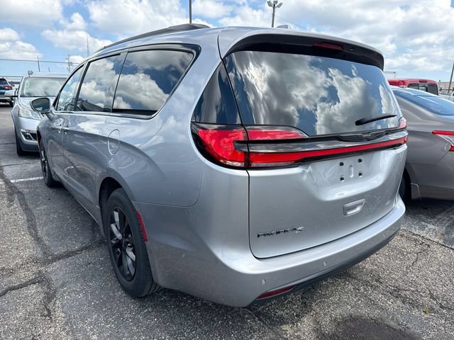 Used 2021 Chrysler Pacifica Touring-L w/ Uconnect Theater Family Group FWD image 2