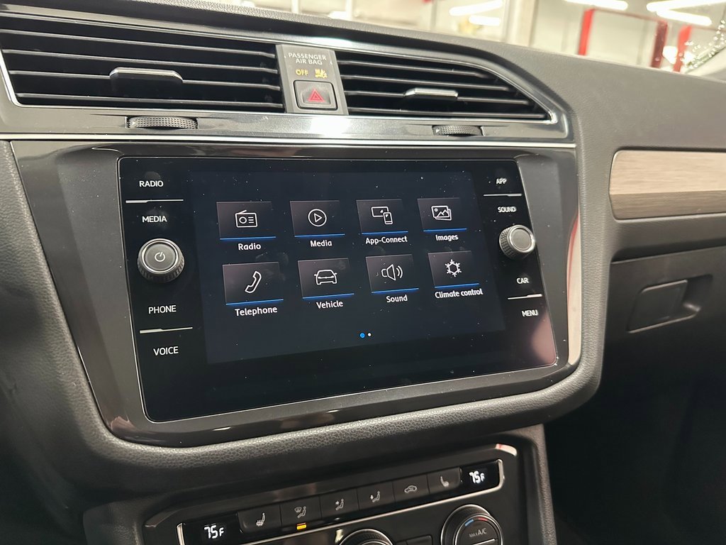 Used 2020 Volkswagen Tiguan SE w/ Panoramic Sunroof Package image 22