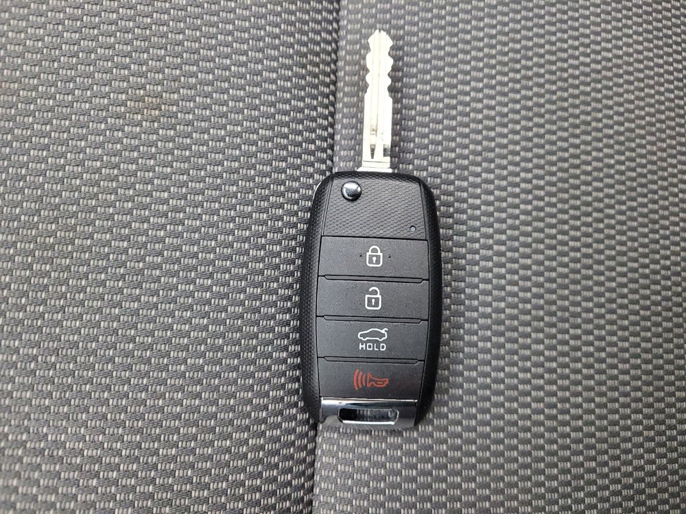 Used 2017 Kia Forte LX FWD image 32