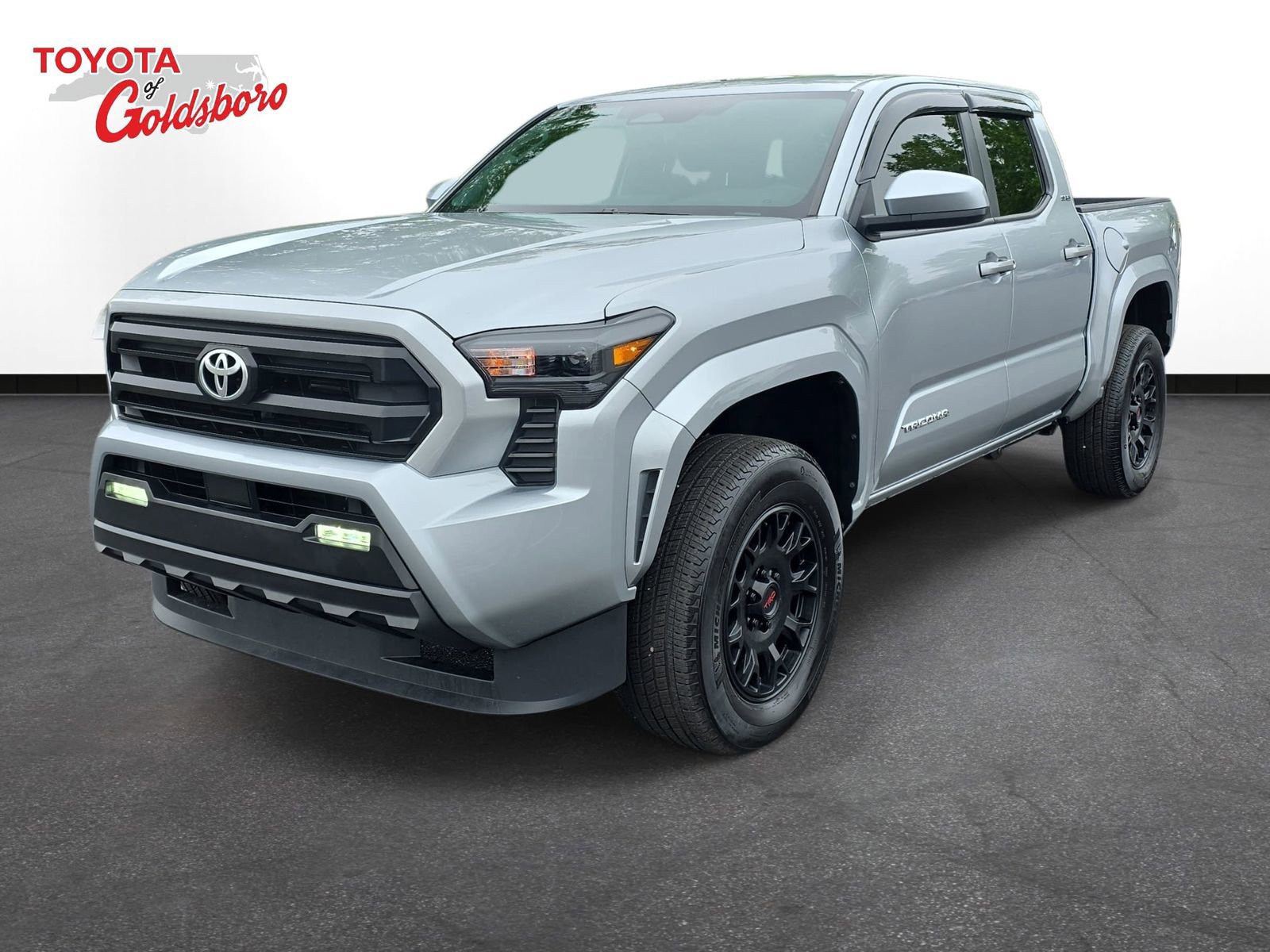 Used 2024 Toyota Tacoma SR5 AWD/4WD image 1