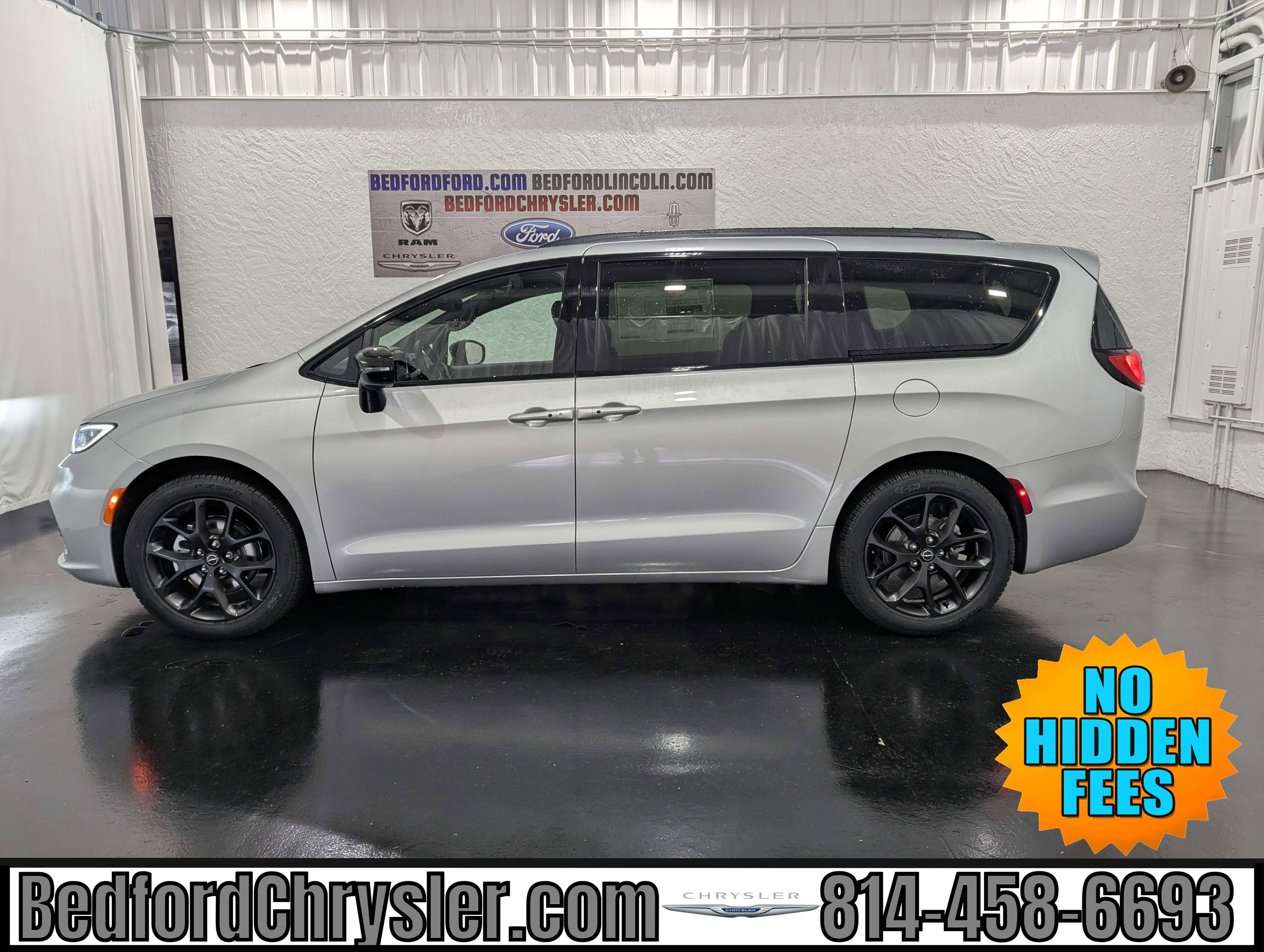 New 2026 Chrysler Pacifica Select w/ S Appearance Package FWD image 1