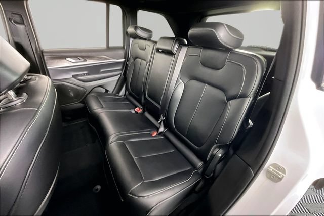 Used 2024 Jeep Grand Cherokee Limited w/ Black Appearance Package RWD image 20