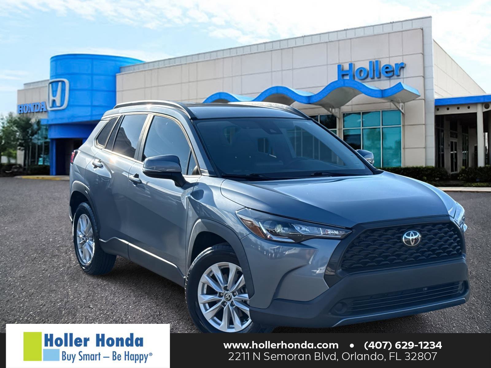 Used 2022 Toyota Corolla Cross LE image 1