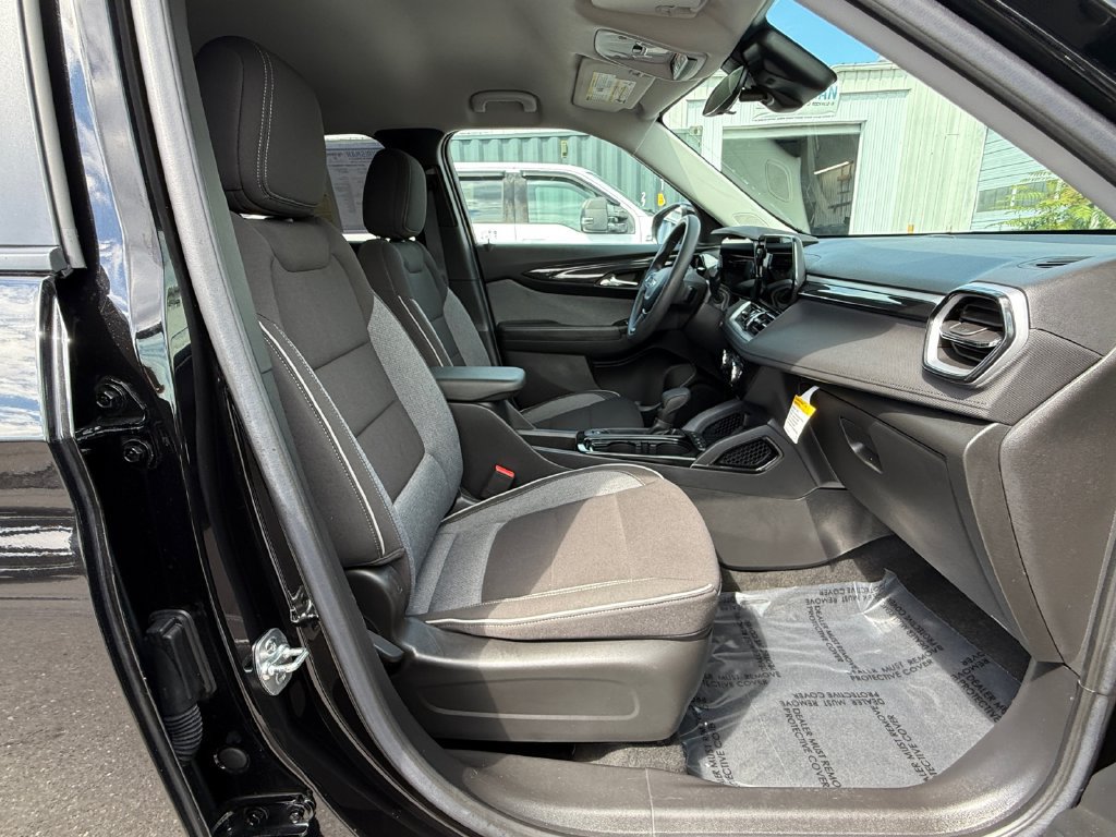 Used 2024 Chevrolet TrailBlazer LT AWD/4WD image 24