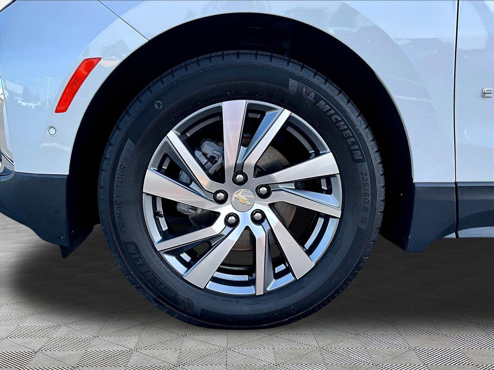 Used 2023 Chevrolet Equinox Premier FWD image 34