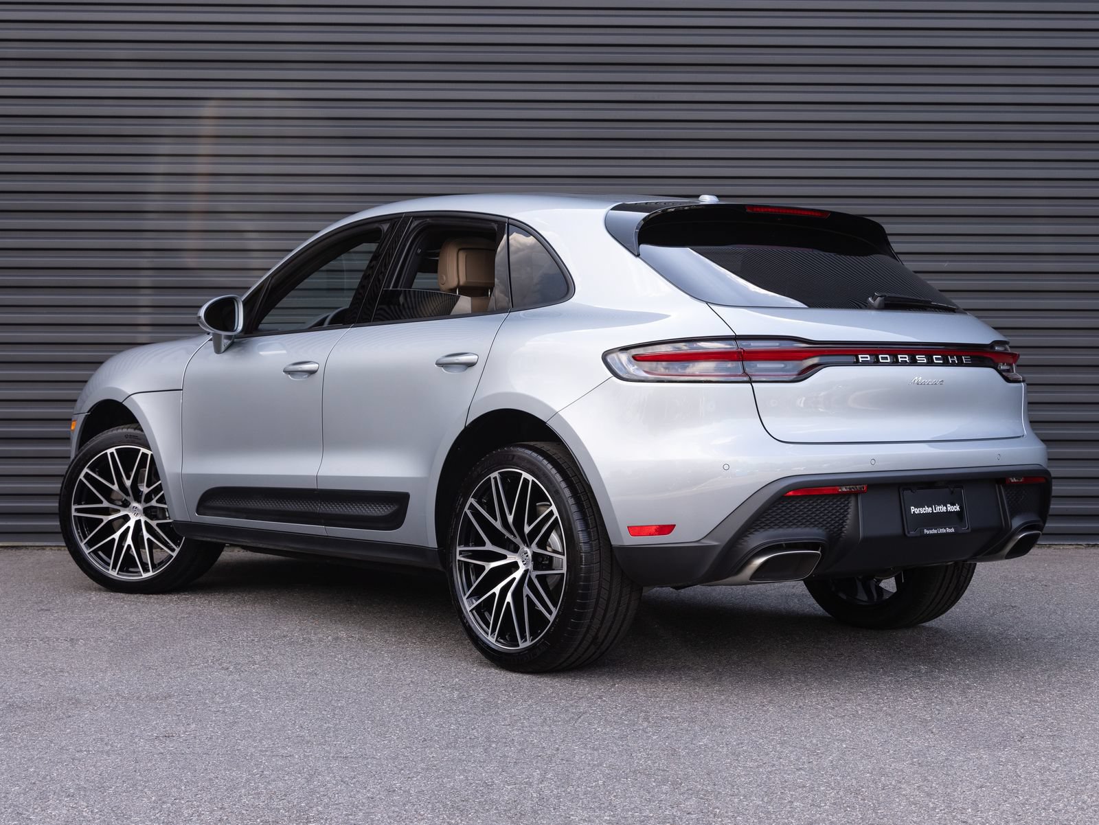 Certified 2026 Porsche Macan AWD/4WD image 3