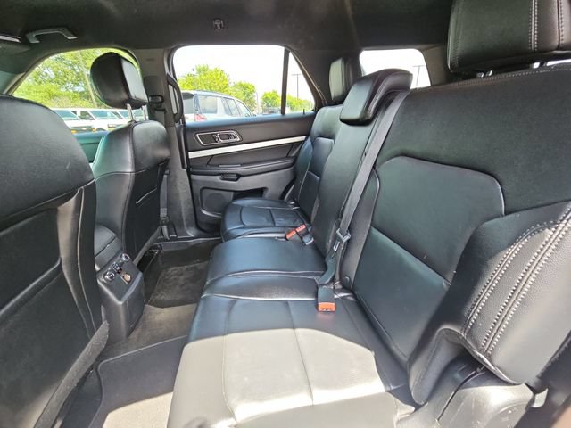 Used 2016 Ford Explorer XLT w/ Equipment Group 202A AWD/4WD image 27