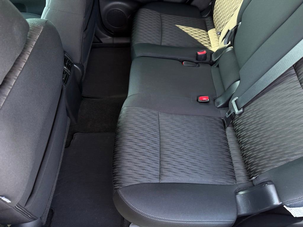 Used 2017 Nissan Rogue SV w/ SV Premium Package image 12