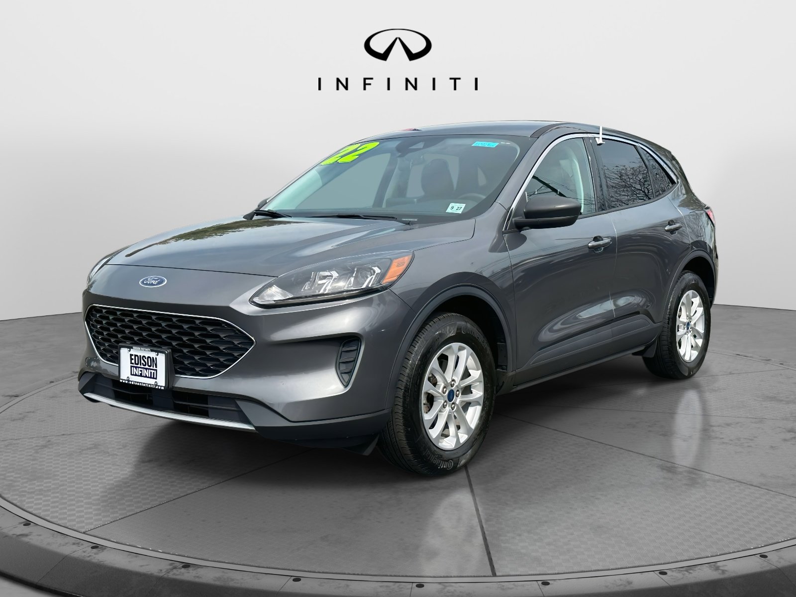 Used 2022 Ford Escape SE w/ Cold Weather Package image 2