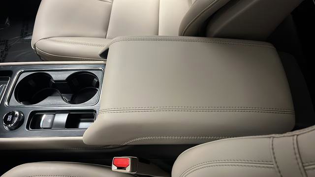 Used 2024 Lincoln Corsair AWD image 19