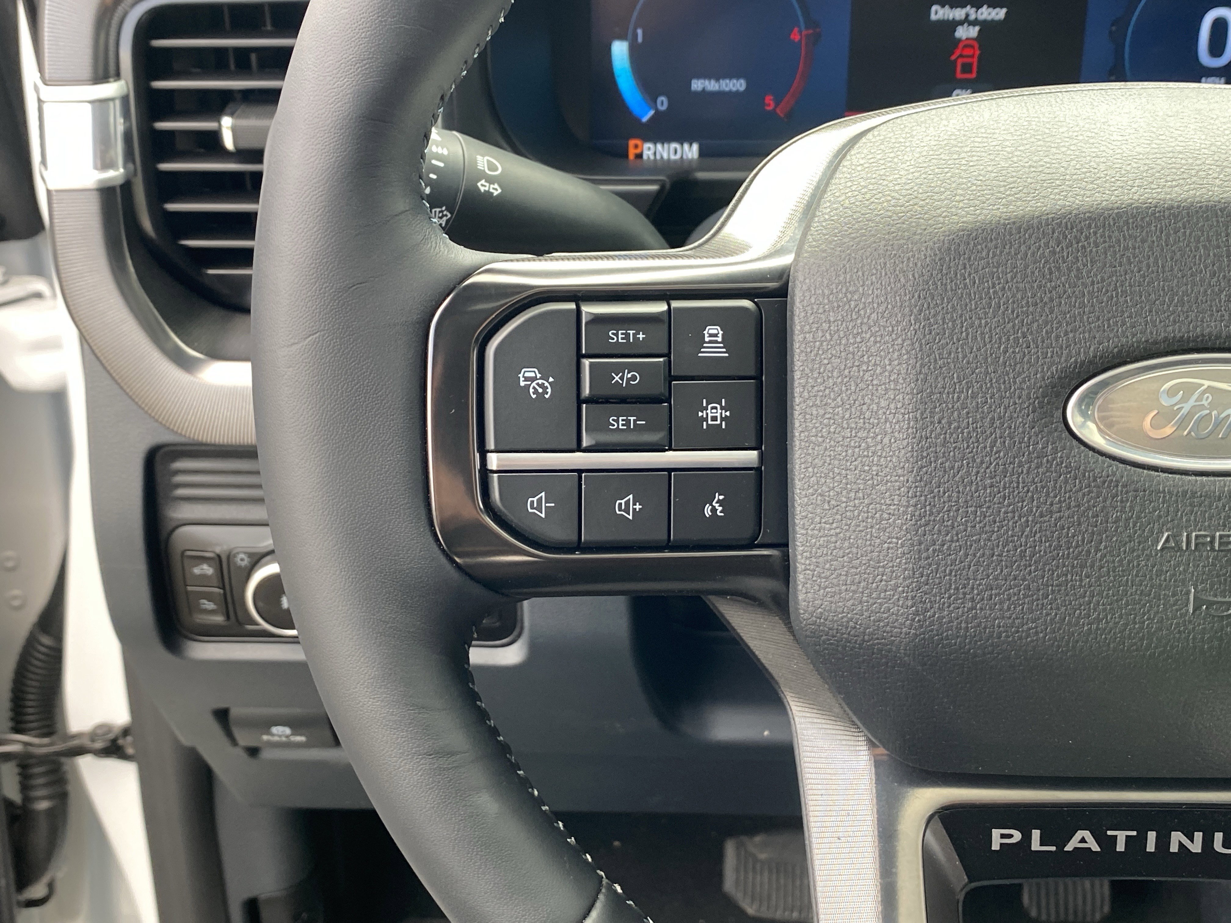 Used 2026 Ford F450 Platinum w/ FX4 Off-Road Package image 31