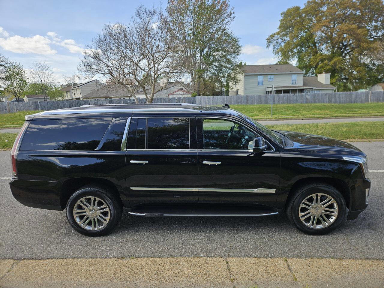 Used 2019 Cadillac Escalade ESV 4WD image 7