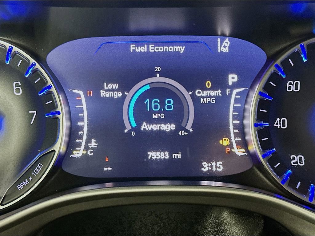 Used 2024 Chrysler Pacifica Touring-L image 15