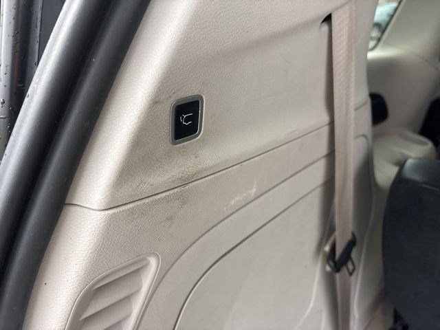 Used 2022 Chrysler Pacifica Touring-L w/ Uconnect Theater Family Group image 38