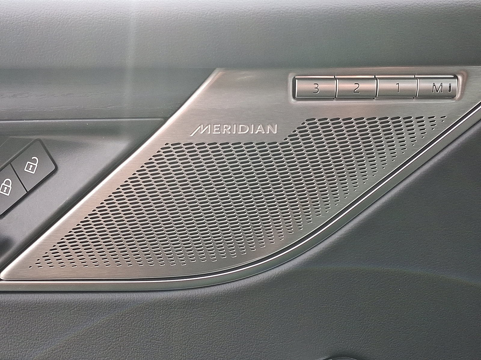 New 2025 Jaguar F-PACE R-Dynamic S image 19