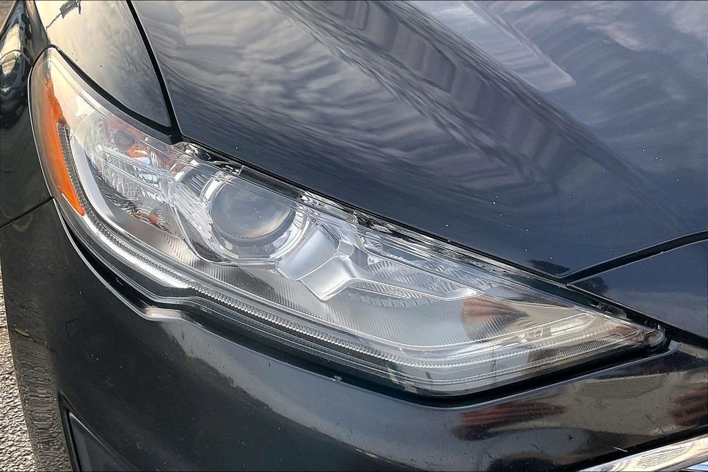 Used 2019 Ford Fusion SE image 32