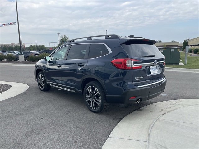 New 2025 Subaru Ascent Limited image 3
