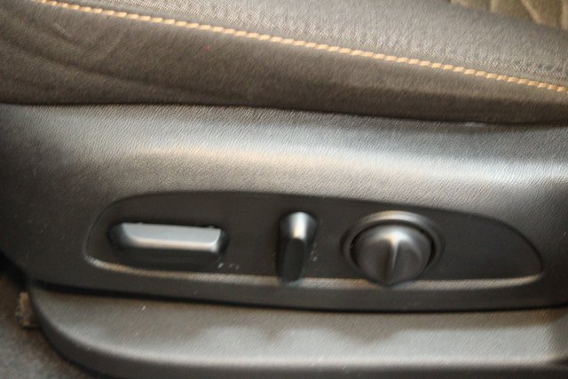 Used 2019 Chevrolet Equinox LT w/ Driver Convenience Package image 21