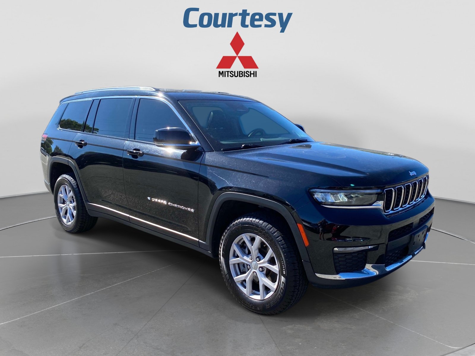 Used 2022 Jeep Grand Cherokee L Limited AWD/4WD image 10