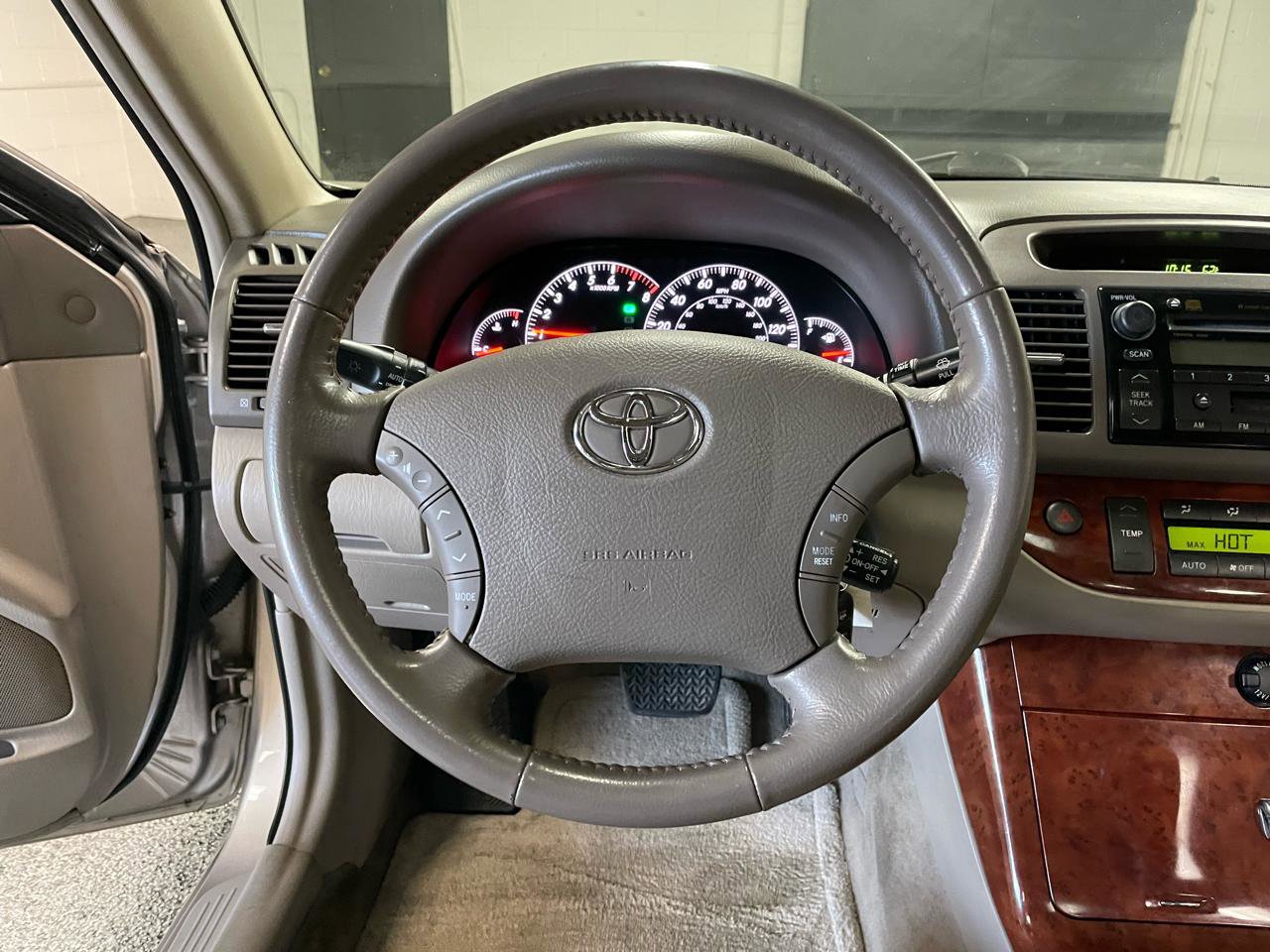 Used 2005 Toyota Camry XLE FWD image 15