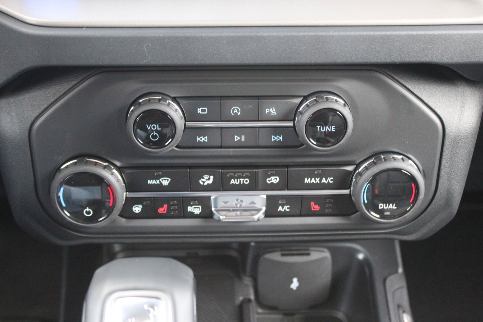 New 2025 Ford Bronco Outer Banks image 32