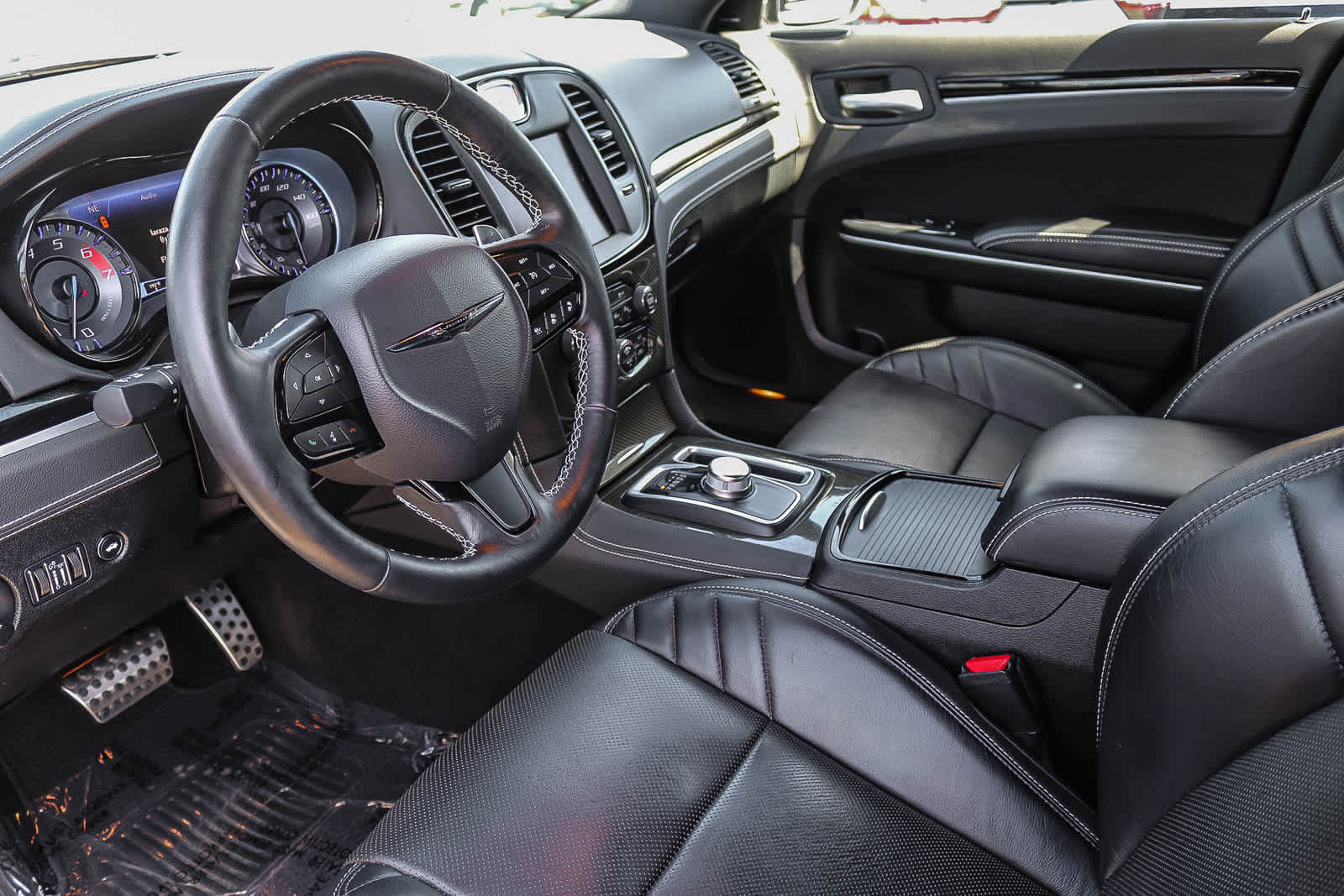 Used 2023 Chrysler 300 C RWD image 17