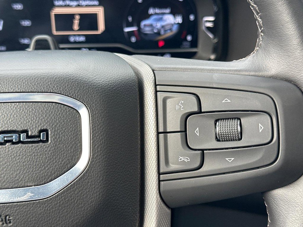 Used 2024 GMC Yukon XL Denali w/ Advanced Technology Package image 27