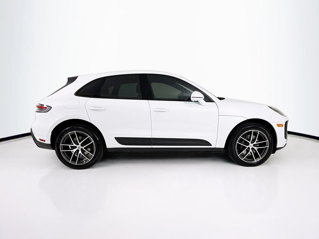 Used 2025 Porsche Macan AWD/4WD image 8