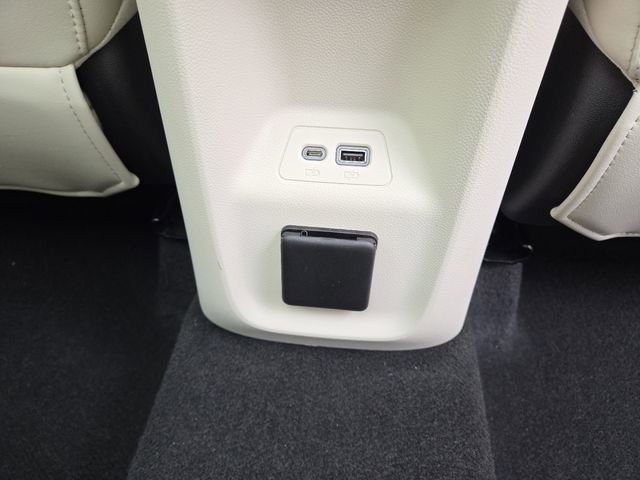 Used 2022 Buick Envision Avenir w/ Technology Package II image 19