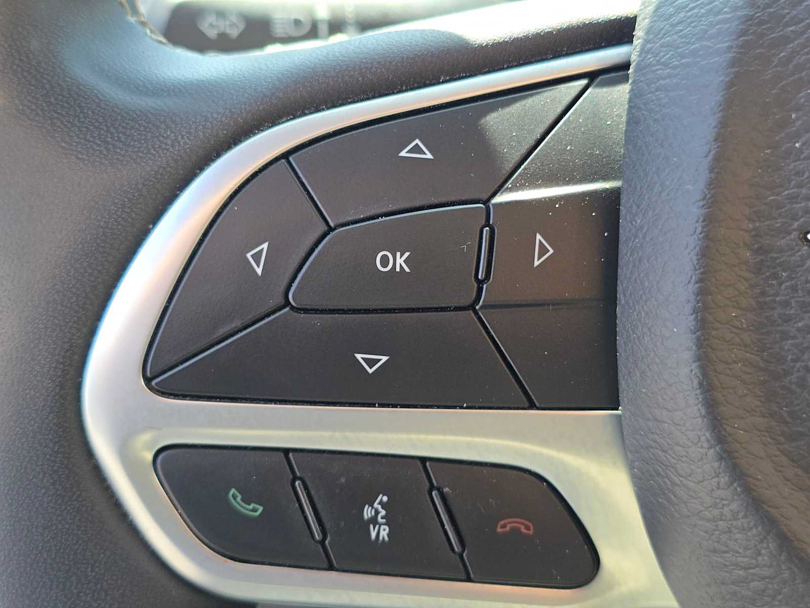 Used 2023 Chrysler Pacifica Touring-L FWD image 29