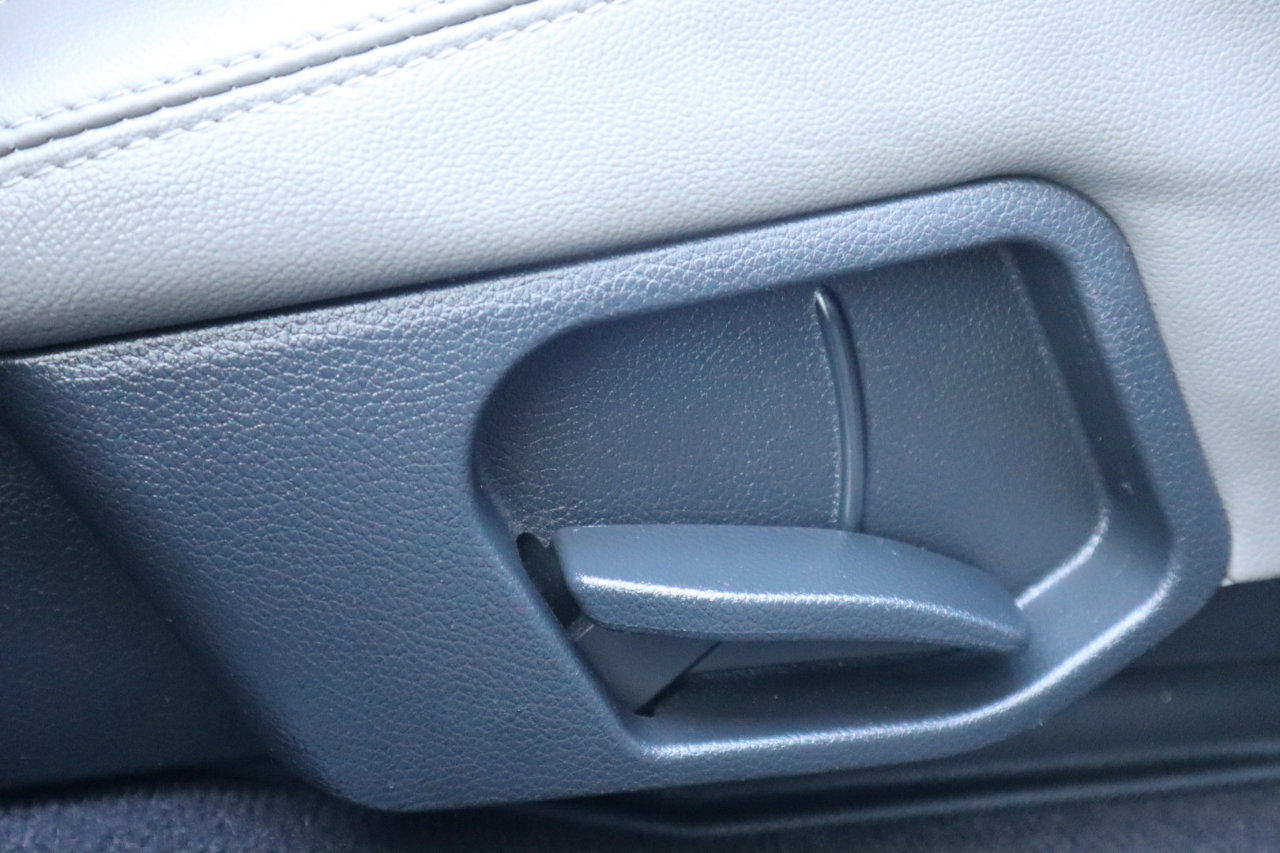 Used 2017 Hyundai Santa Fe AWD w/ SE Ultimate Tech Package 03 image 44